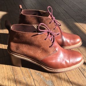 Clarks ankle boots / leather suede booties